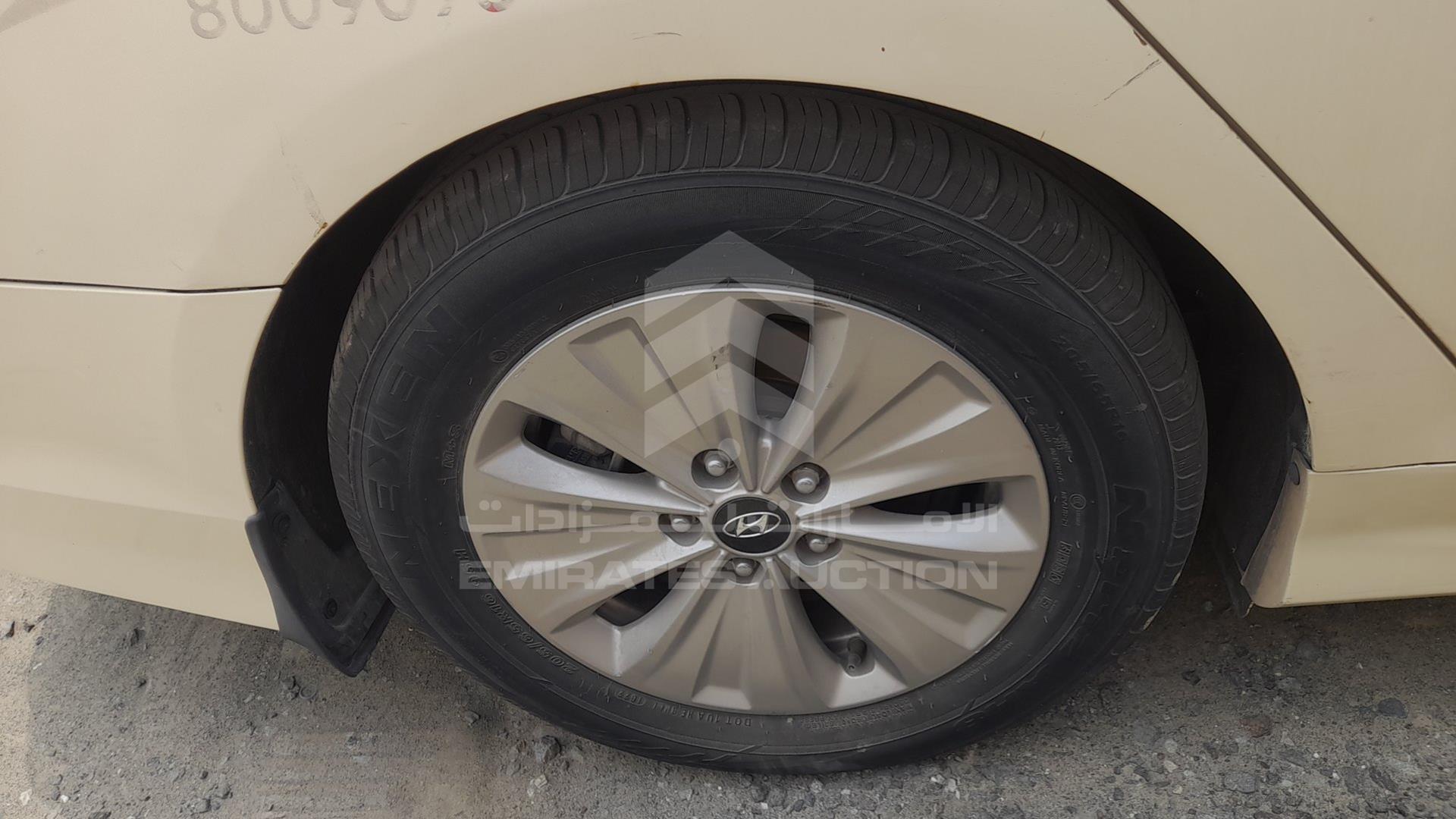 2018 HYUNDAI SONATA VIN: KMHE24132JA082126