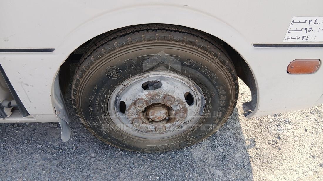 2006 Mitsubishi Rosa — Front Right Tyre — Photo 29