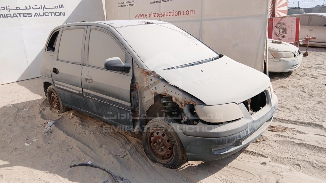 2004 Hyundai Matrix — Front Right Angle — Photo 9