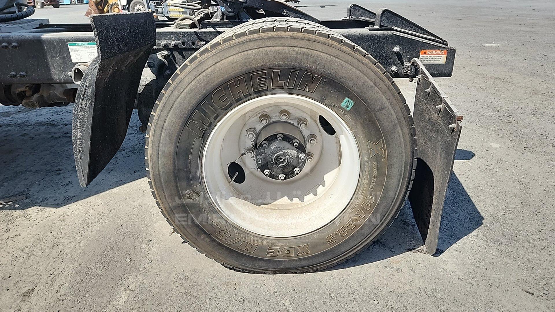 2001 FREIGHTLINER FL 80 VIN: 1FUWTMCB41HH38291