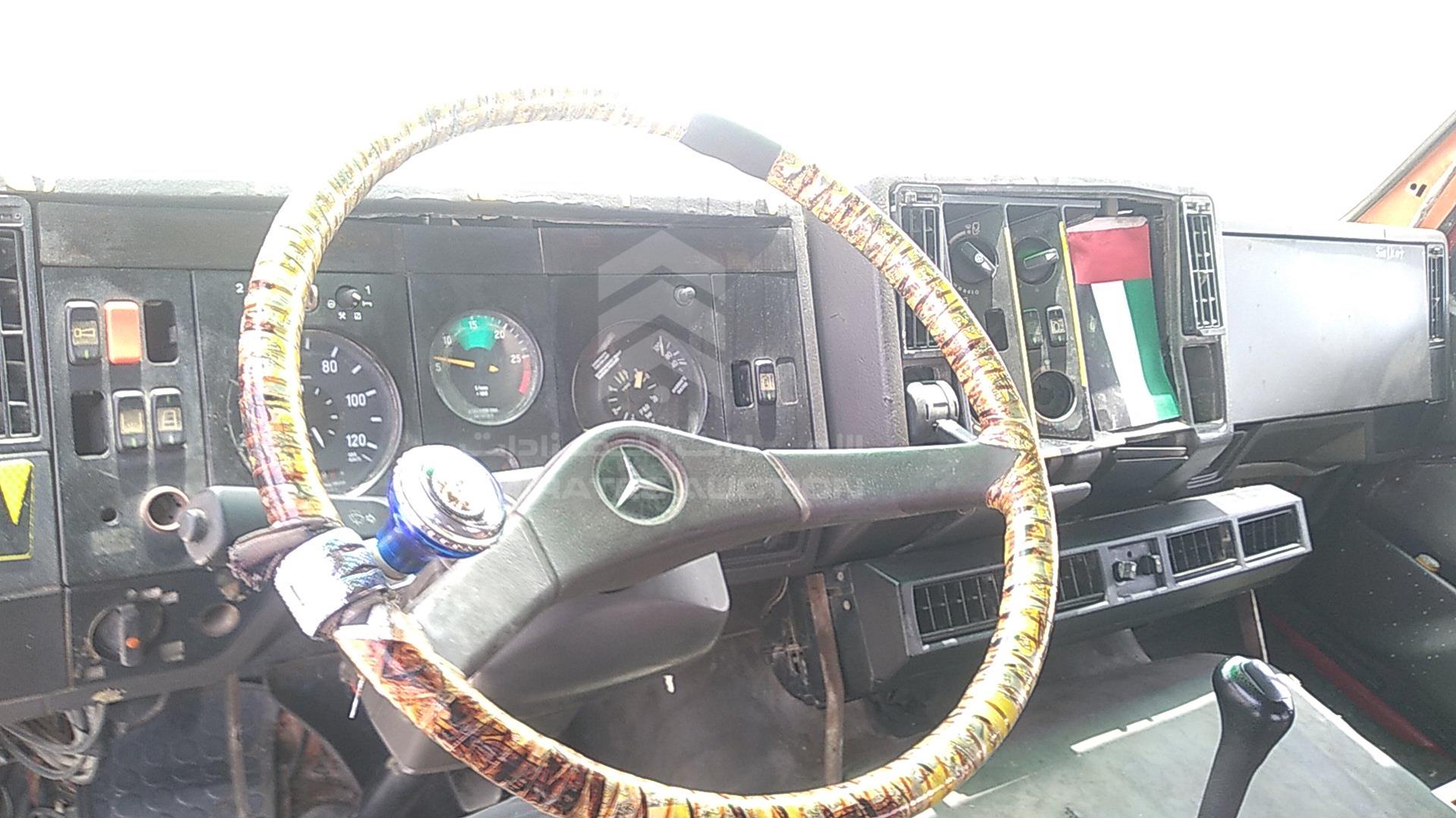 1991 MERCEDES --- VIN: WDB65142715735386