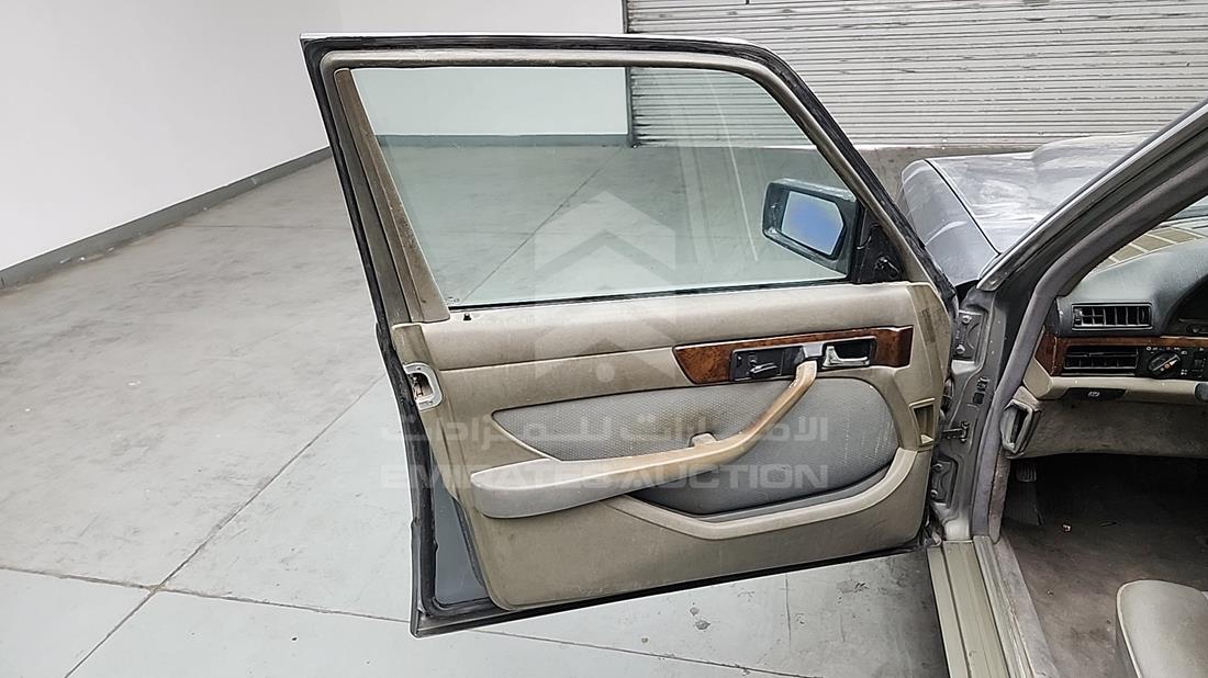 1990 Mercedes 300 SEL — Front Left Door — Photo 12