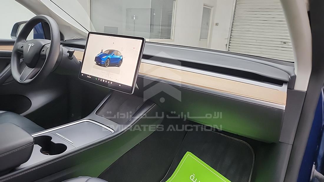 تيسلا Model Y 2024 — زاوية واجهة الراكب الأمامي الأيمن — صورة 28