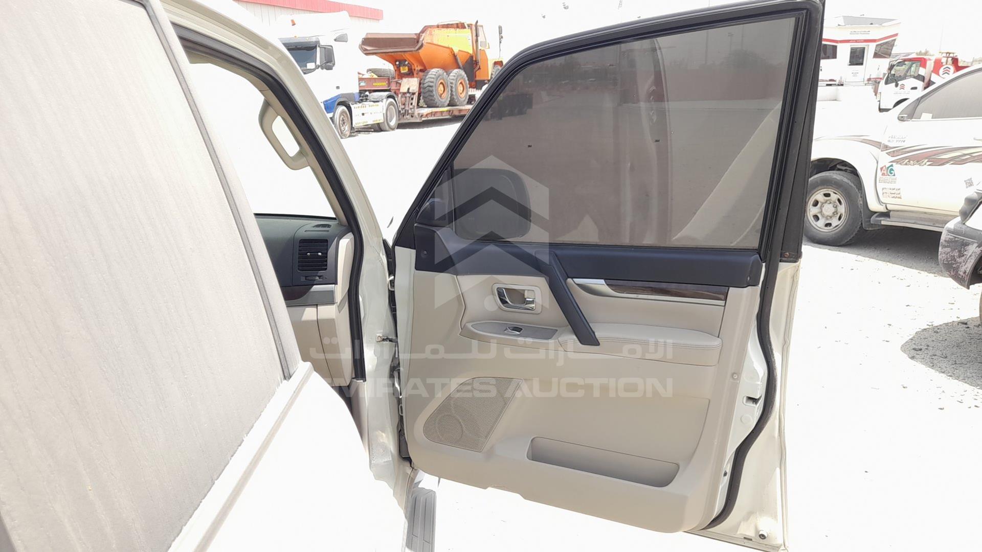 2010 MITSUBISHI PAJERO VIN: JMYLRV95WAJ711426