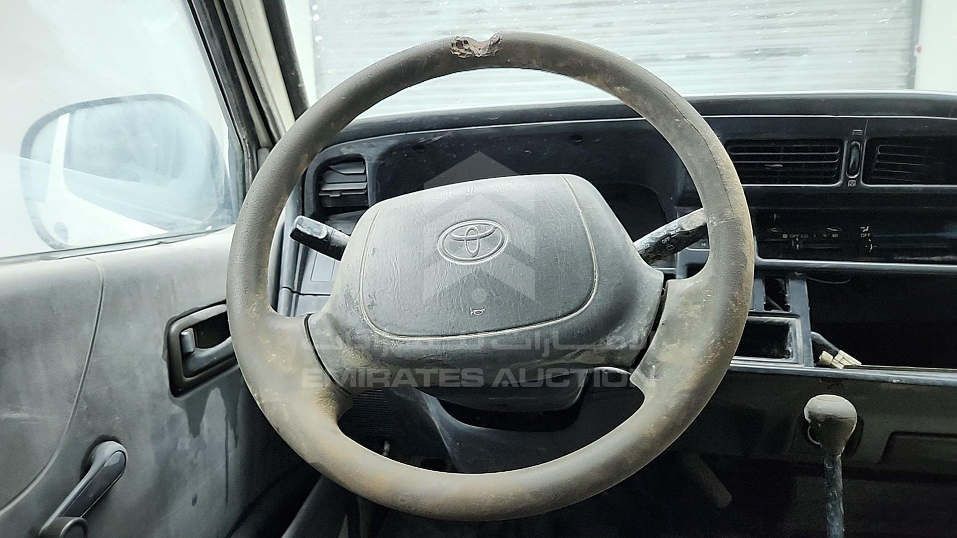 2004 TOYOTA HIACE VIN: RZH1157012858