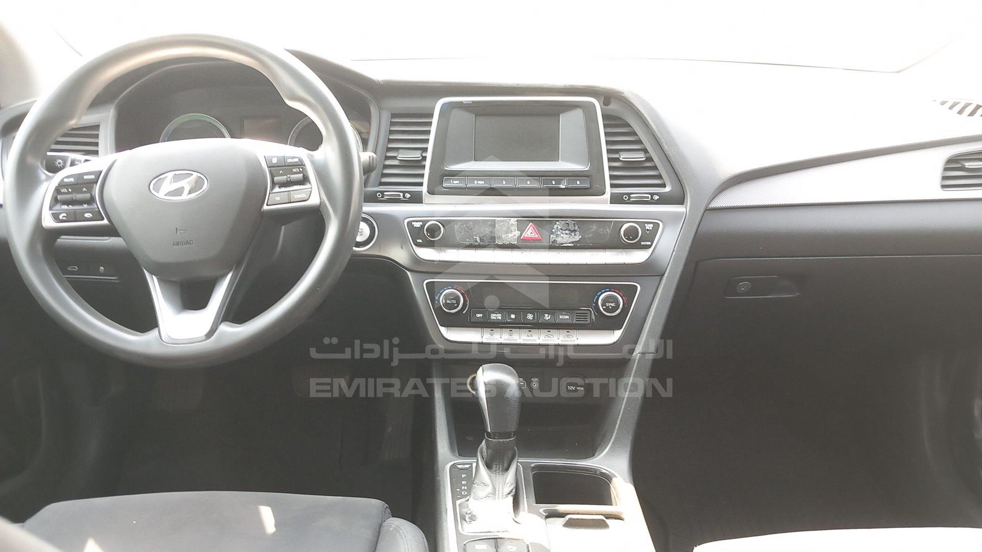 2018 HYUNDAI SONATA VIN: KMHE24133JA082023