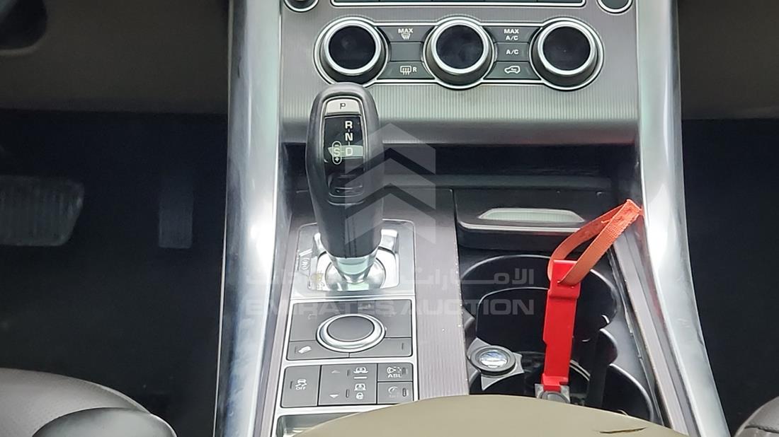 2016 Range Rover HSE — Gear View — Photo 15