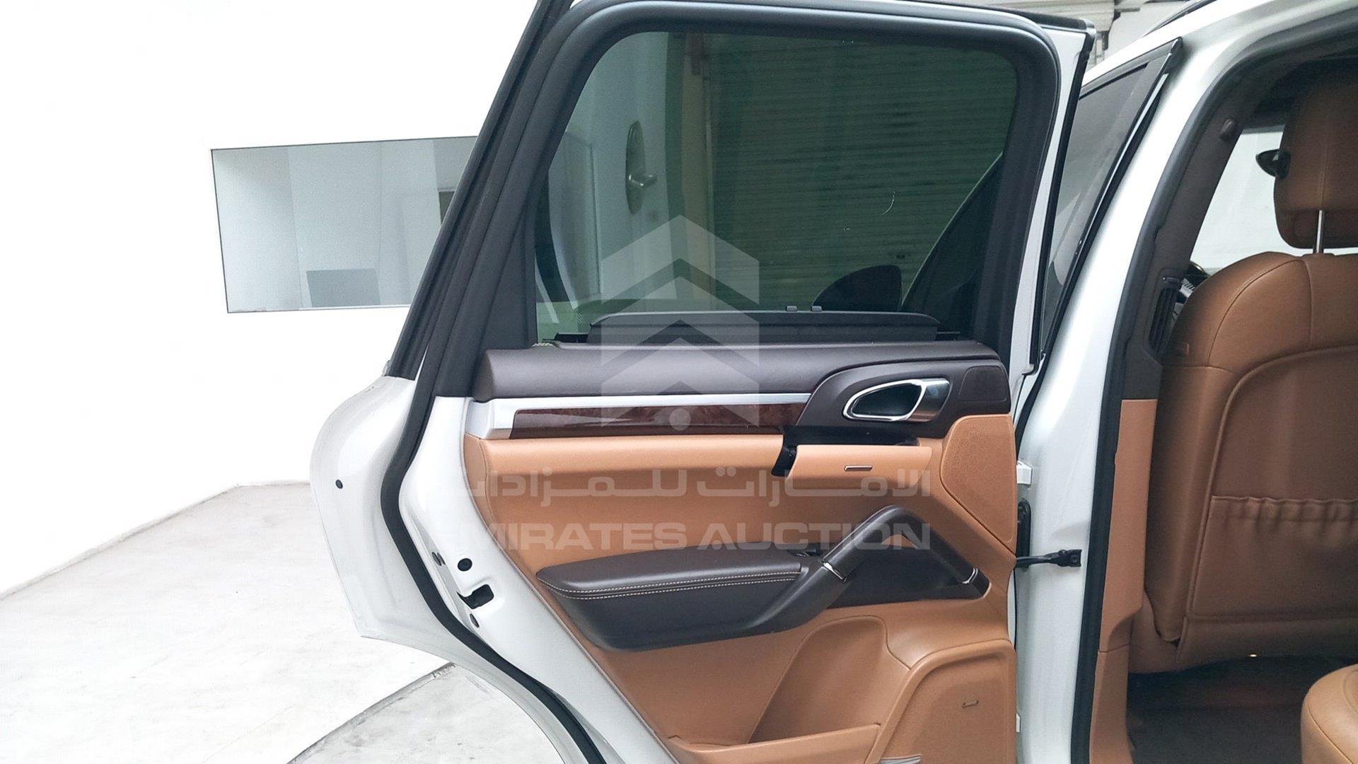 2013 PORSCHE CAYENNE GTS VIN: WP1ZZZ92ZDLA74142