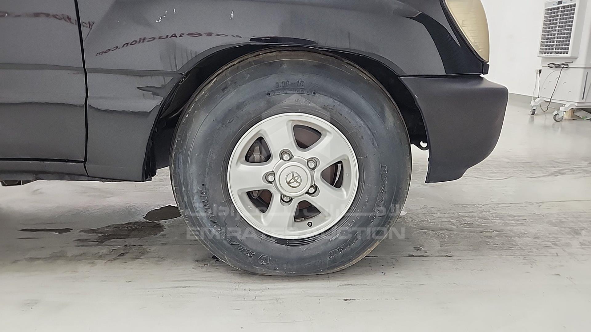 2005 TOYOTA LAND CRUISER VIN: JTEHJ09J855117441