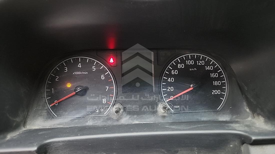 2020 Nissan Urvan — Speedometer & RPM Gauges — Photo 9