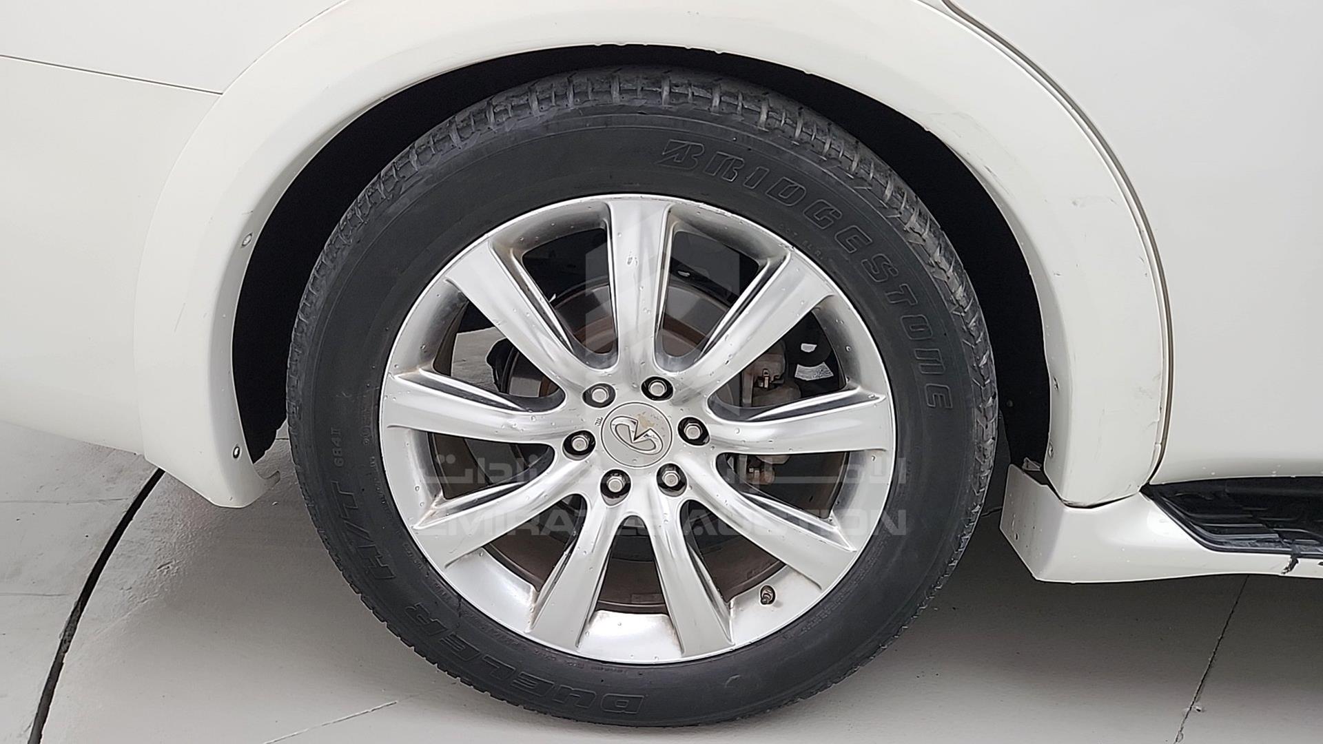 2011 INFINITI QX56 VIN: JNRAZ25Y4B9000148