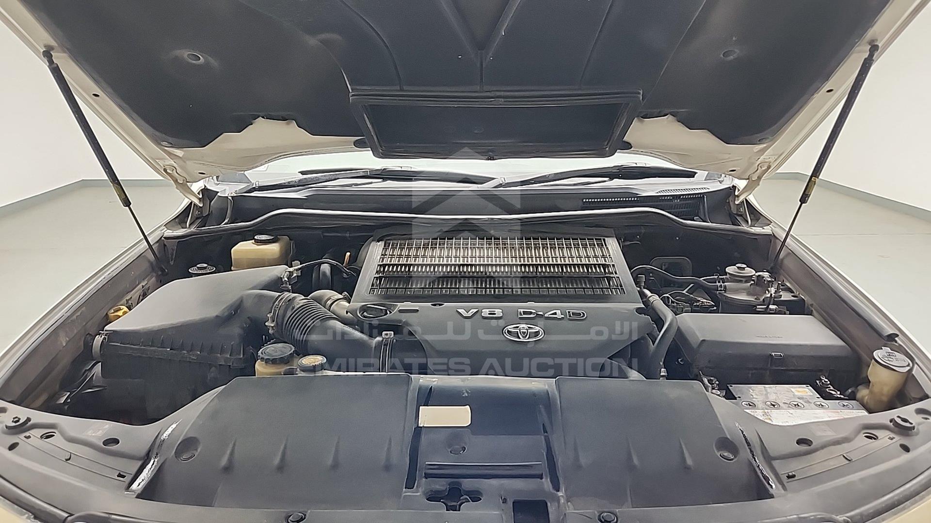 2014 TOYOTA LC 200 VIN: JTMHV09J404134874