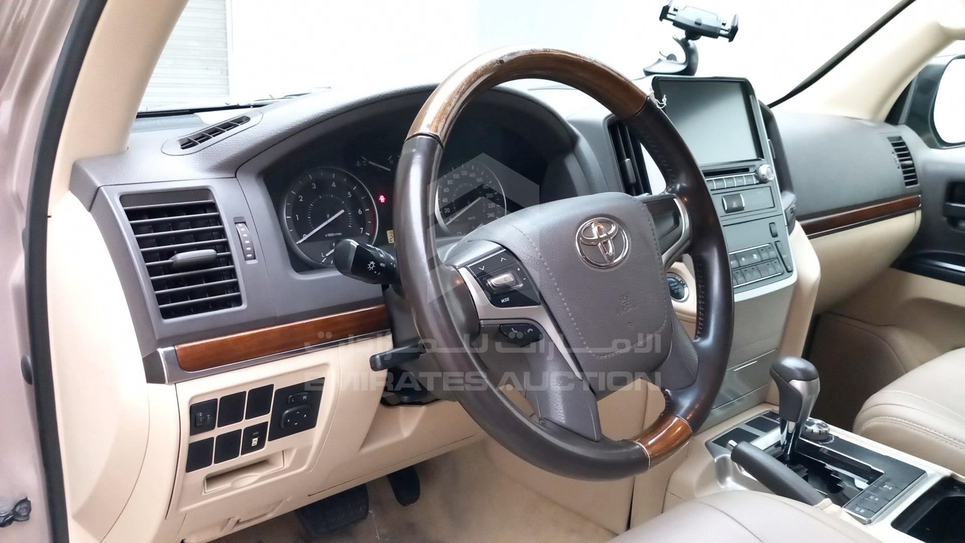 2016 TOYOTA LAND CRUISER VIN: JTMHU01JXG4126352