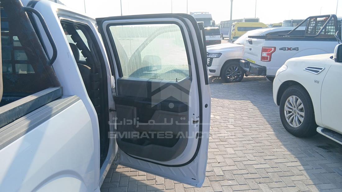 فورد اف 150 2020 — الباب الخلفي الأيمن — صورة 25