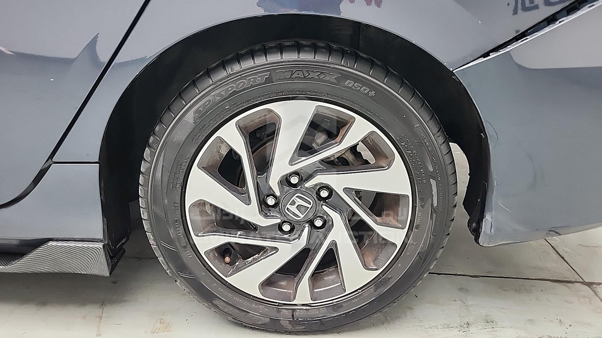 2018 HONDA CIVIC VIN: 19XFC2678JE450196