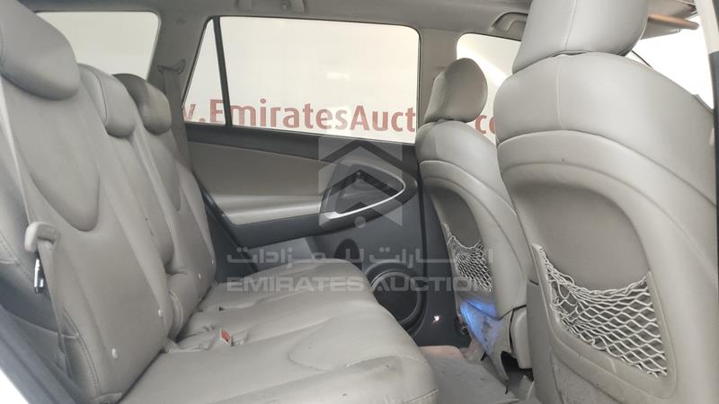 JTMBD31V685175120 Auction: EmiratesAuction Lot: 445927 JTMBD31V685175120 Toyota RAV 4 2008 WHITE Photo 24