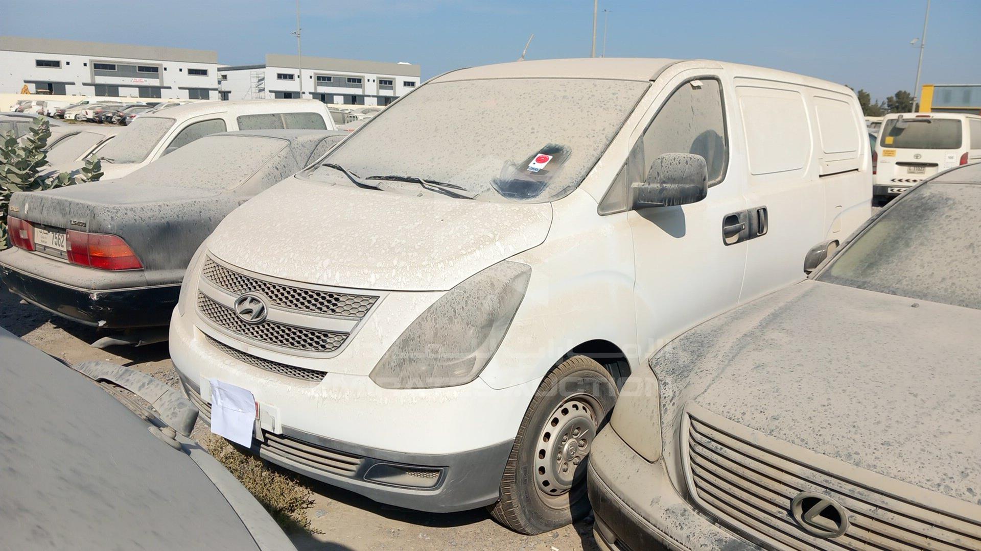 2016 HYUNDAI H1 VIN: KMHWG81R0GU733522