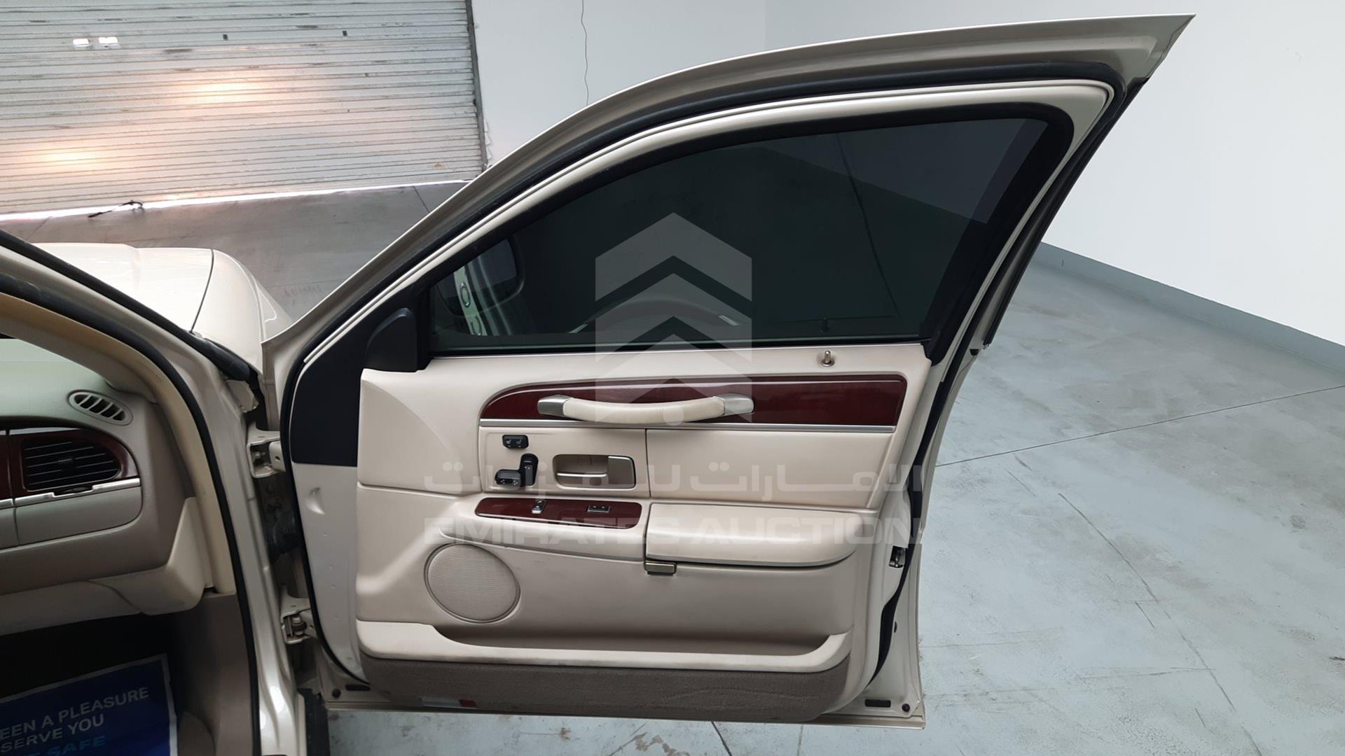 2003 LINCOLN TOWN CAR VIN: 1LNHM83W83Y634762