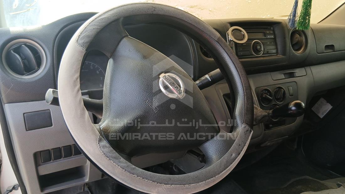 نيسان إن في 350 2015 — التحكمات في عجلة القيادة — صورة 12