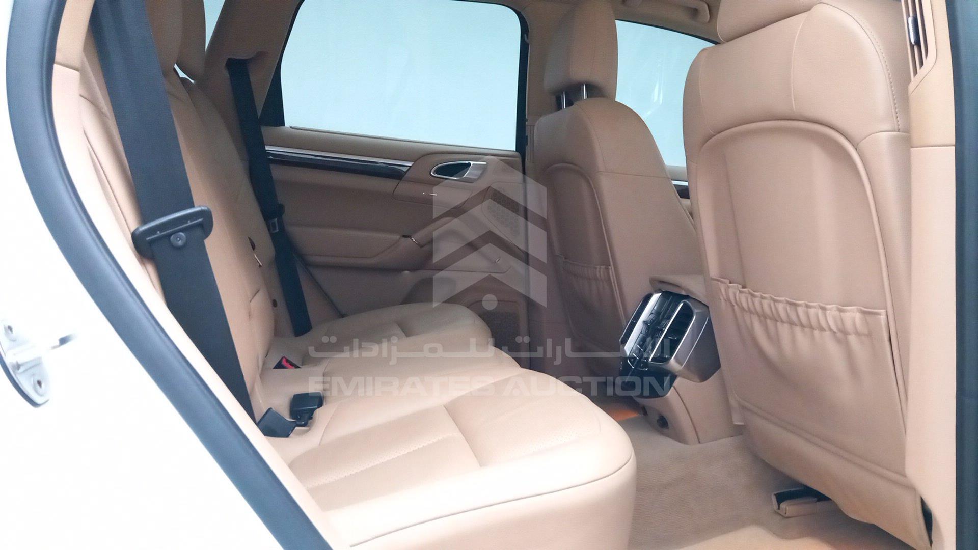 2013 PORSCHE CAYENNE VIN: WP1ZZZ92ZDLA83940