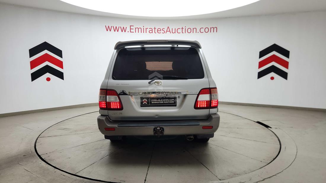 2006 Toyota Land Cruiser — Rear View — Photo 9