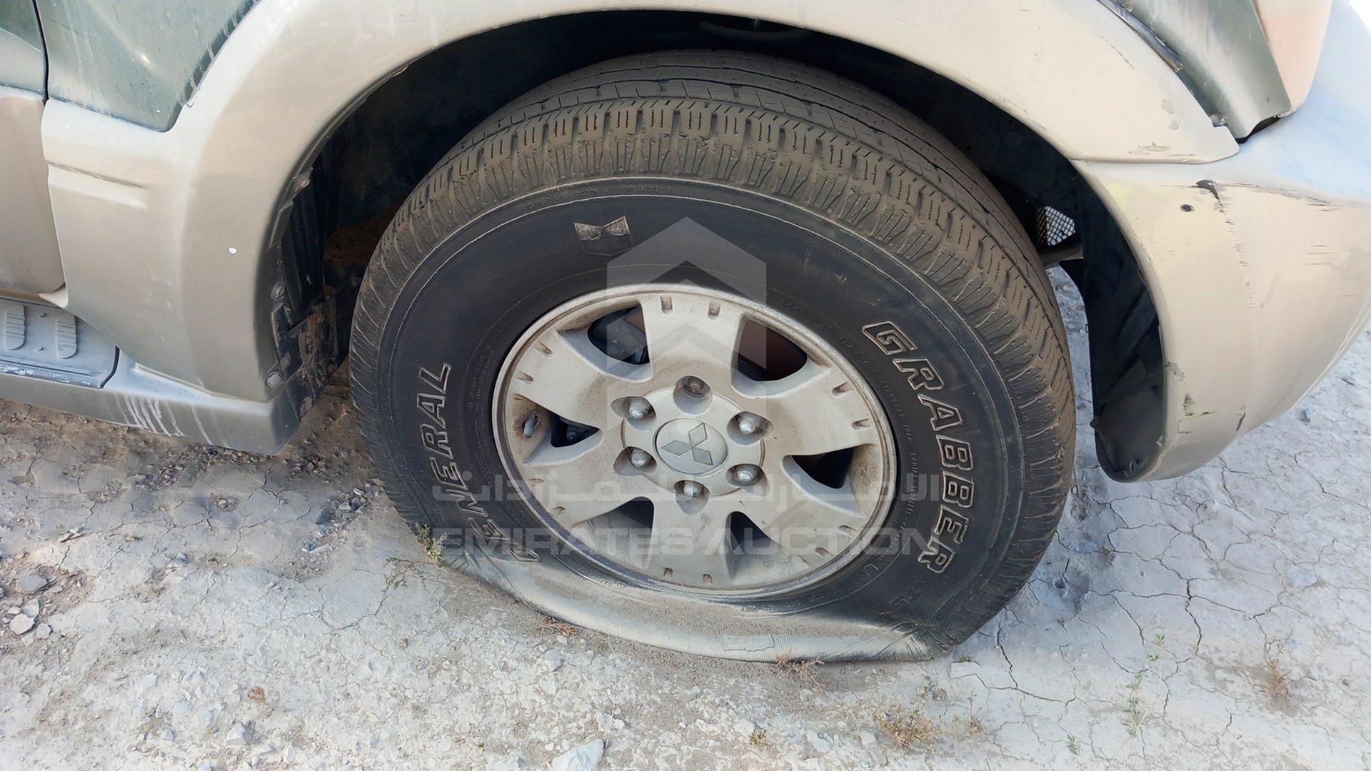 2005 MITSUBISHI PAJERO VIN: JE4MR62M05J708962