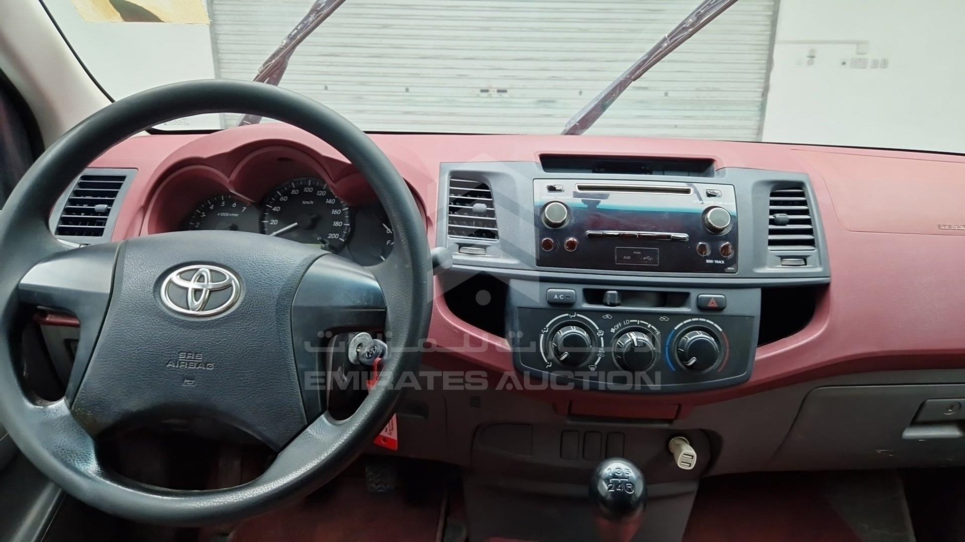 2015 TOYOTA HILUX VIN: MR0EX12G7F2352671