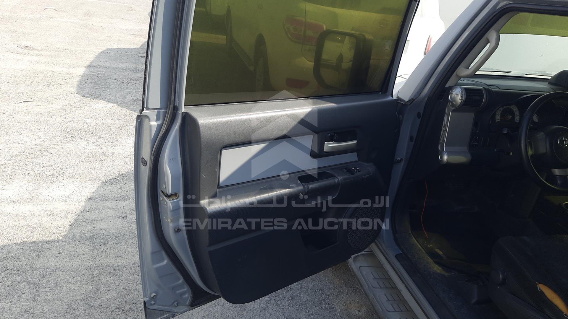 2014 TOYOTA FJ CRUISER VIN: JTEBU11FXEK198065