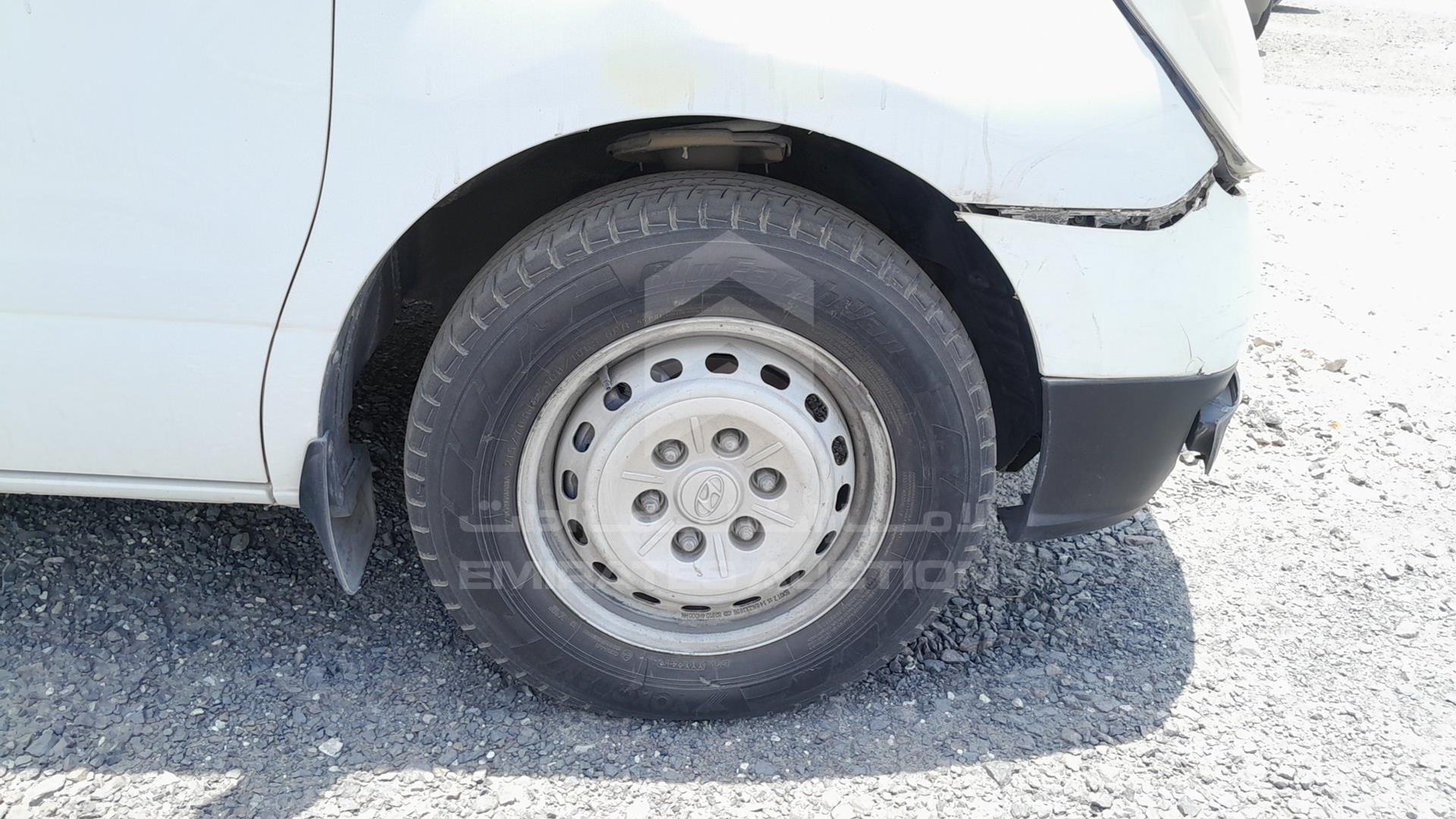 2010 HYUNDAI H1 VIN: KMHWG81R4AU226372