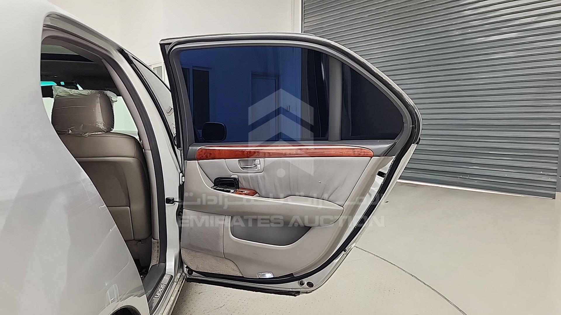 2004 LEXUS LS 430 VIN: JTHBN36F740127825