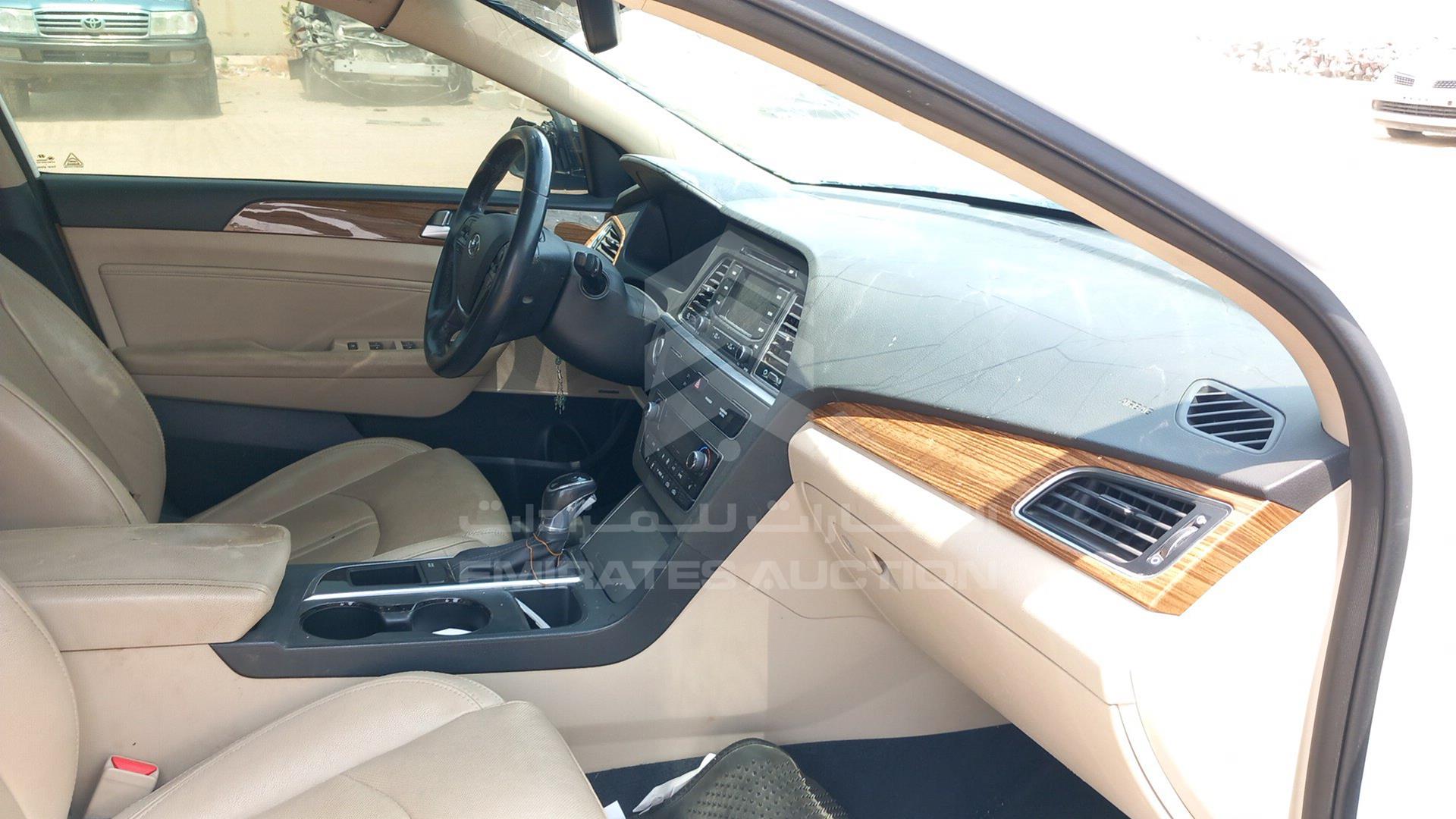 2015 HYUNDAI SONATA VIN: 5NPE34AF8FH208386
