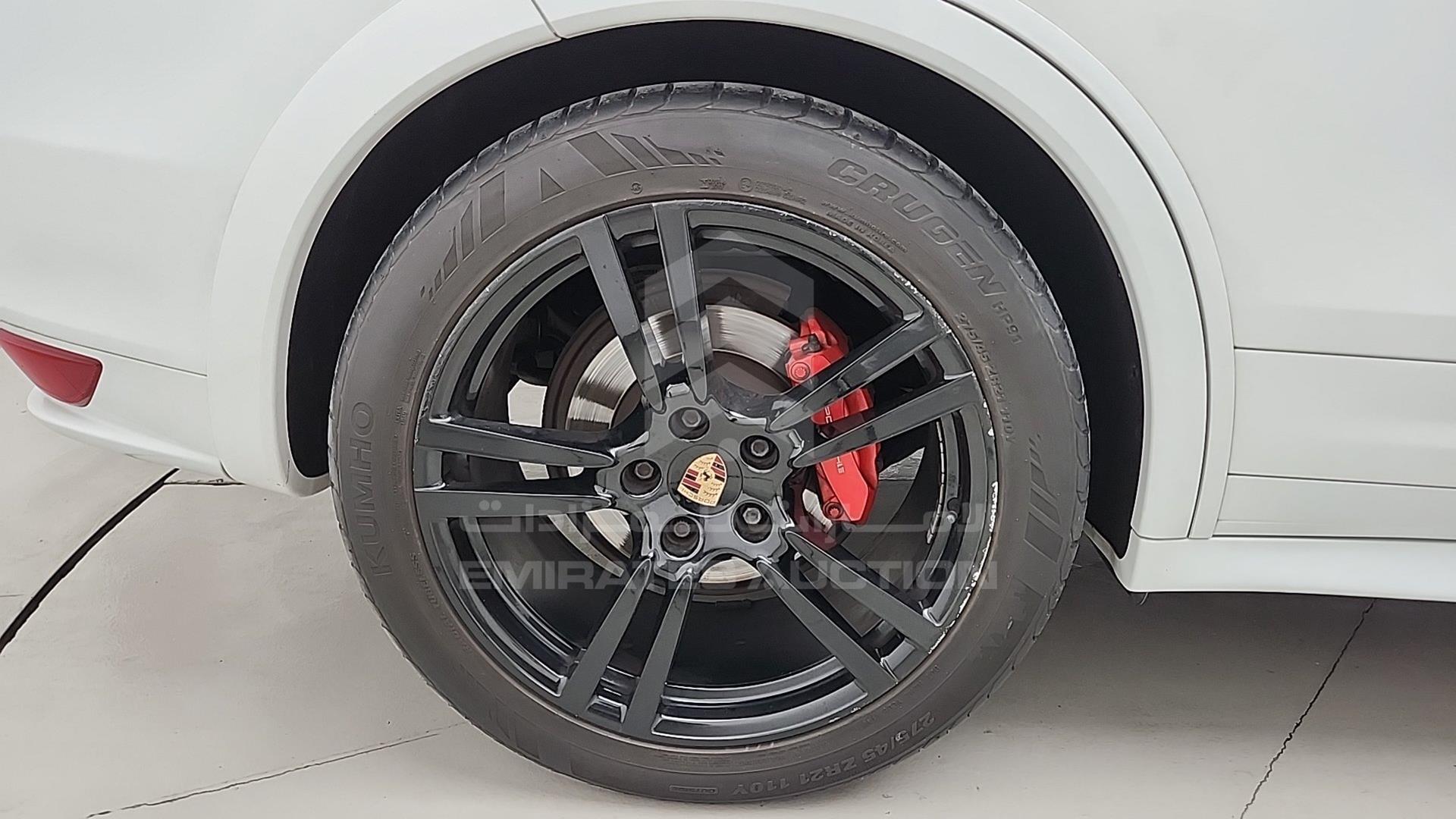 2014 PORSCHE CAYENNE GTS VIN: WP1ZZZ92ZELA73608