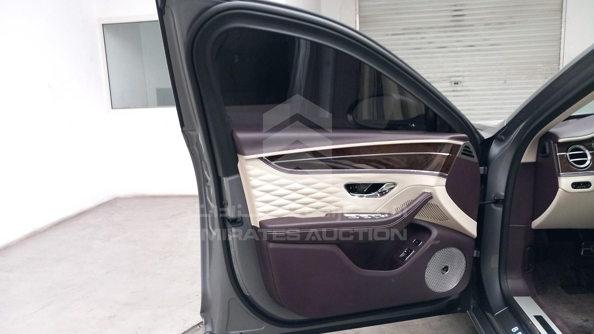 2020 BENTLEY FLYING SPUR VIN: SCBBA5ZG1LC083009