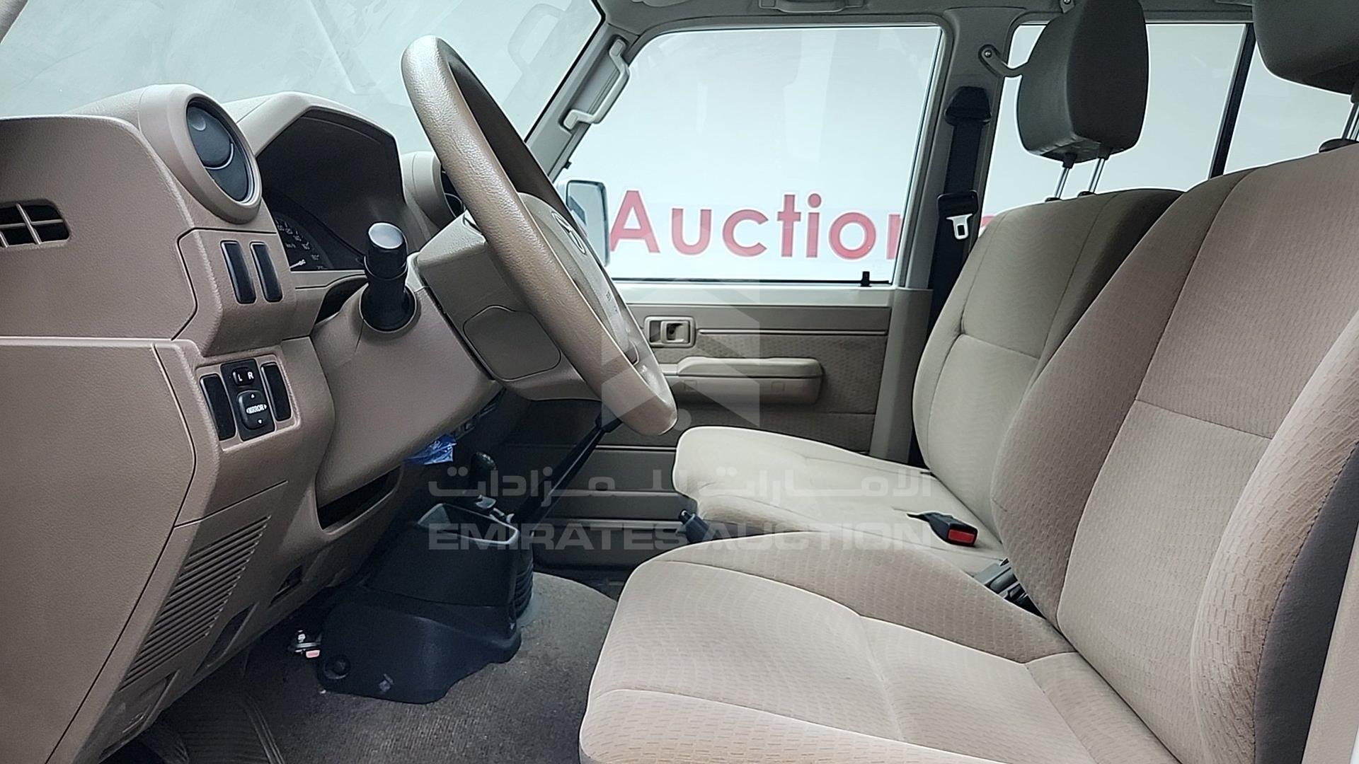 2017 TOYOTA LC 76 VIN: JTEEU73J9H4200785