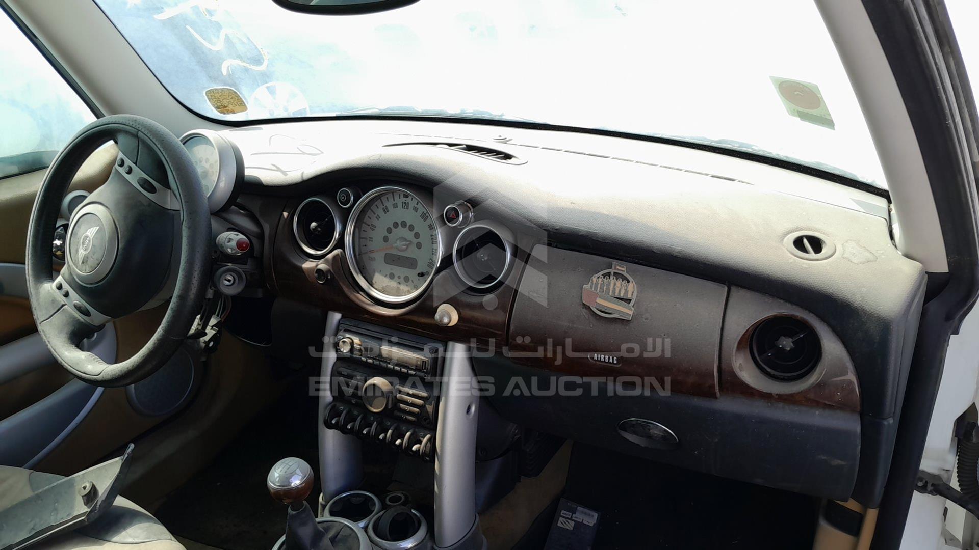 2005 MINI COOPER VIN: WMWRE31005TD29943