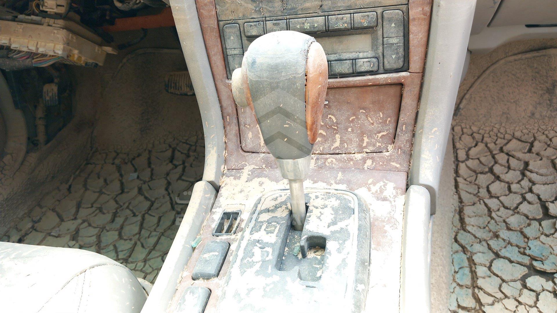 2004 KIA OPIRUS VIN: KNALD224445028628