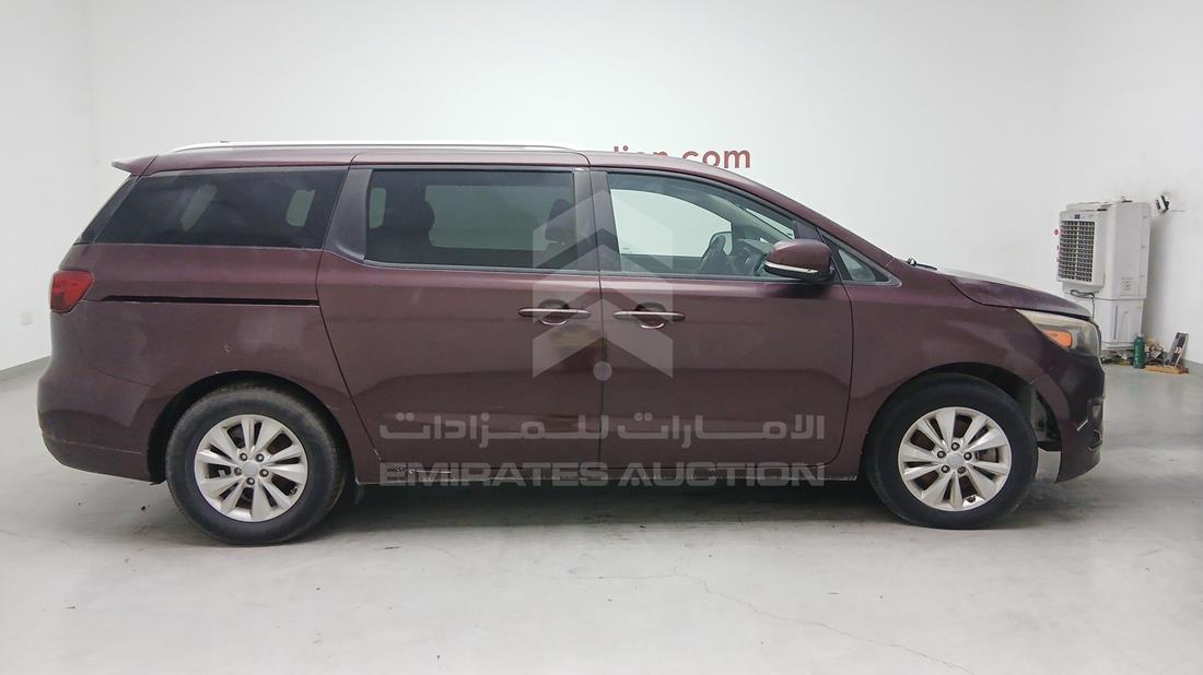2015 Kia Sedona — Front Right Angle — Photo 15