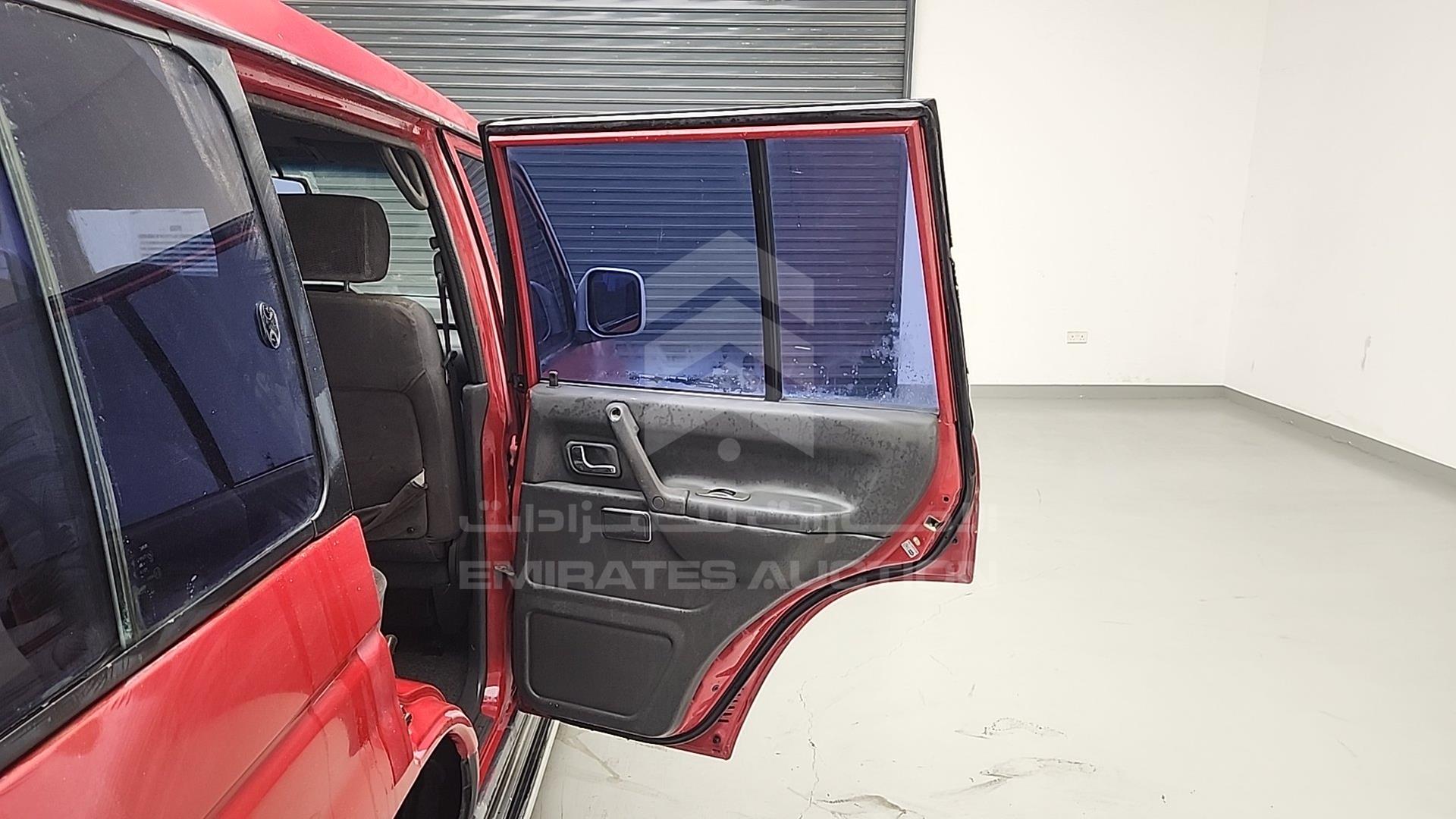 2000 MITSUBISHI PAJERO VIN: JMY0RV310YJ704581