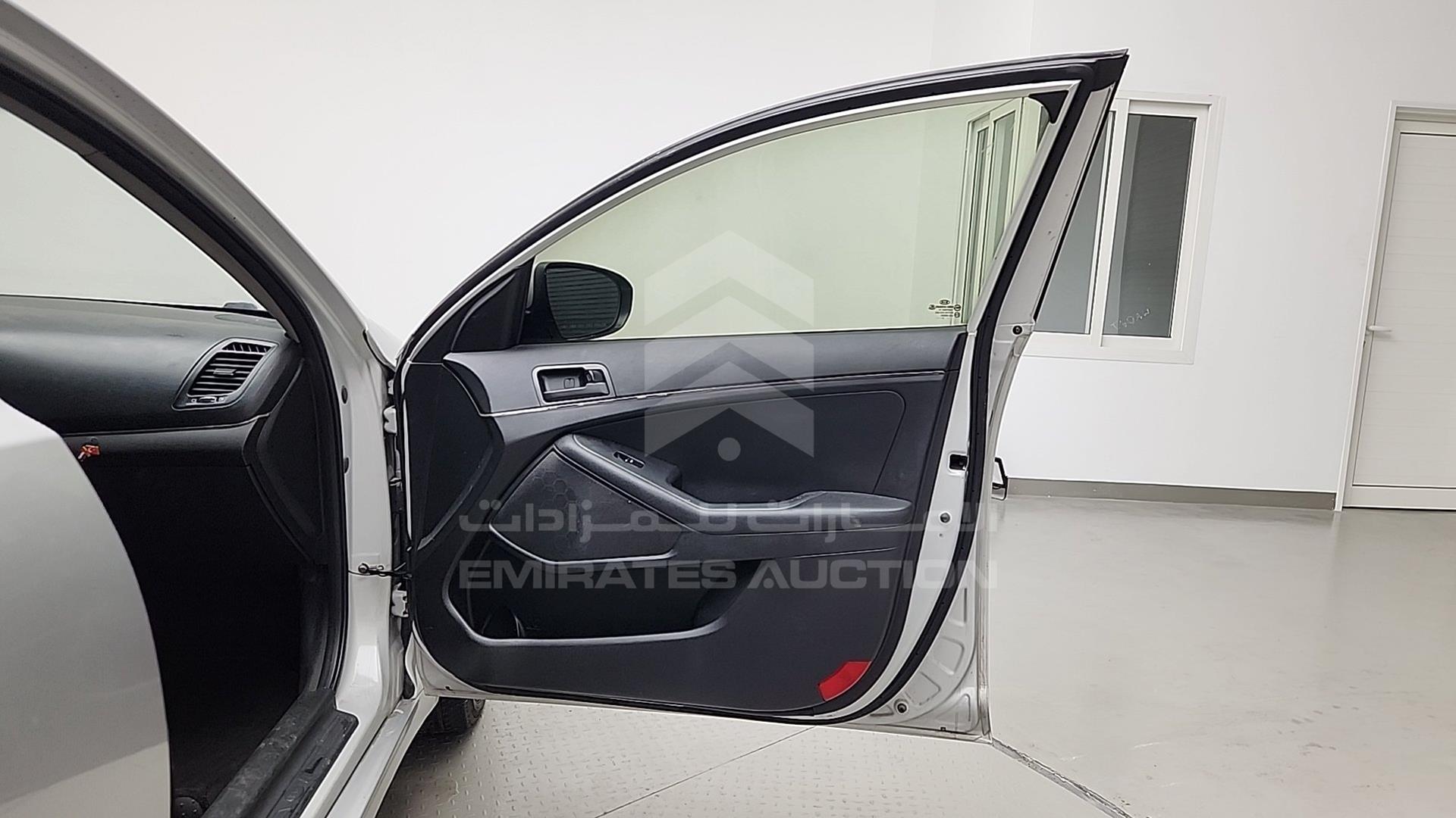 2011 KIA K5 VIN: KNAGN415BBA150063