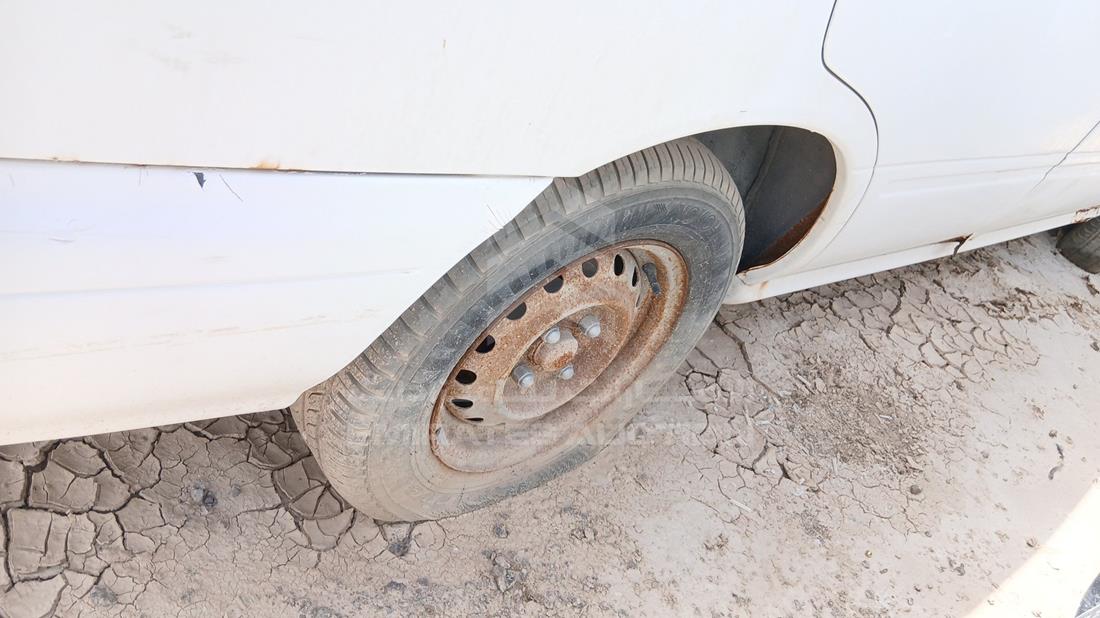 نيسان صني 2000 — الباب الخلفي الأيمن — صورة 30