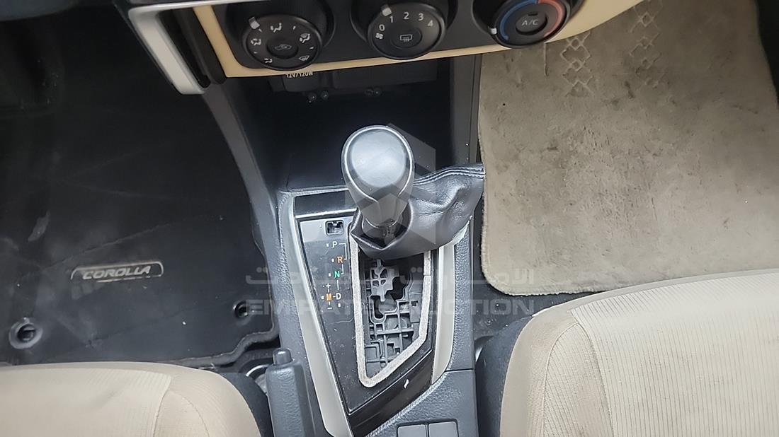2017 Toyota Corolla — Gear View — Photo 18