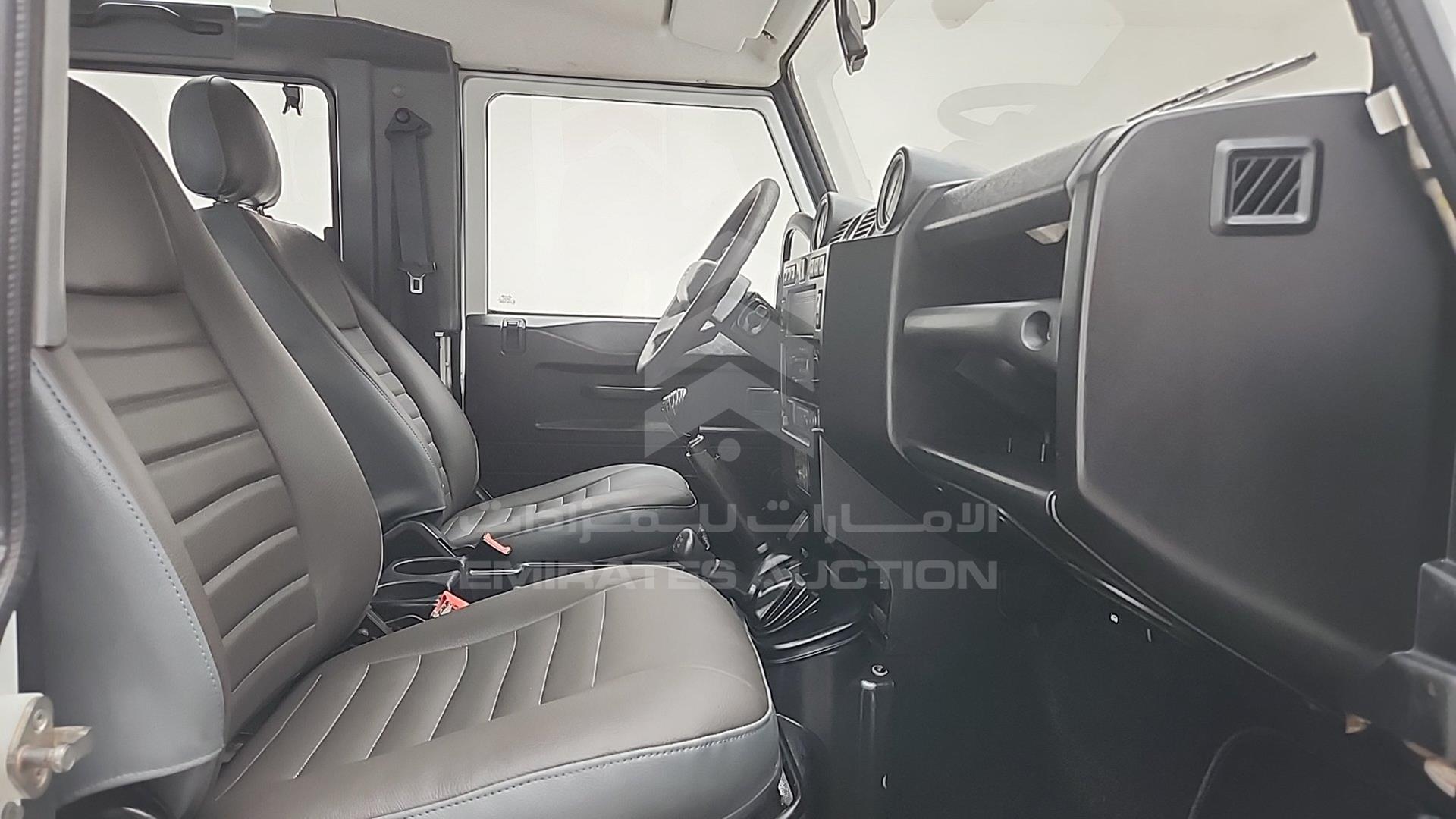2011 LAND ROVER DEFENDER VIN: SALLDVBS8BA405450