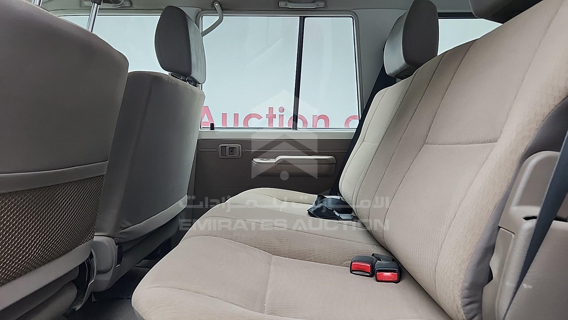 2017 TOYOTA LC 76 VIN: JTEEU73J7H4200784
