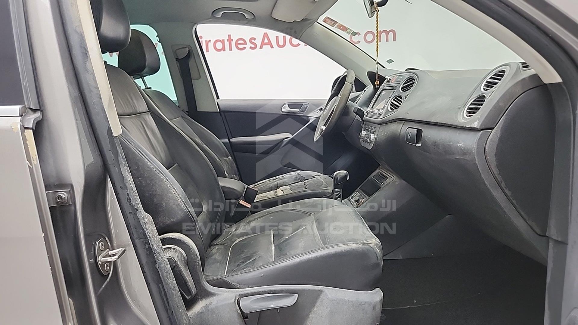 2011 VOLKSWAGEN TIGUAN VIN: WVGCE15N3BW020036