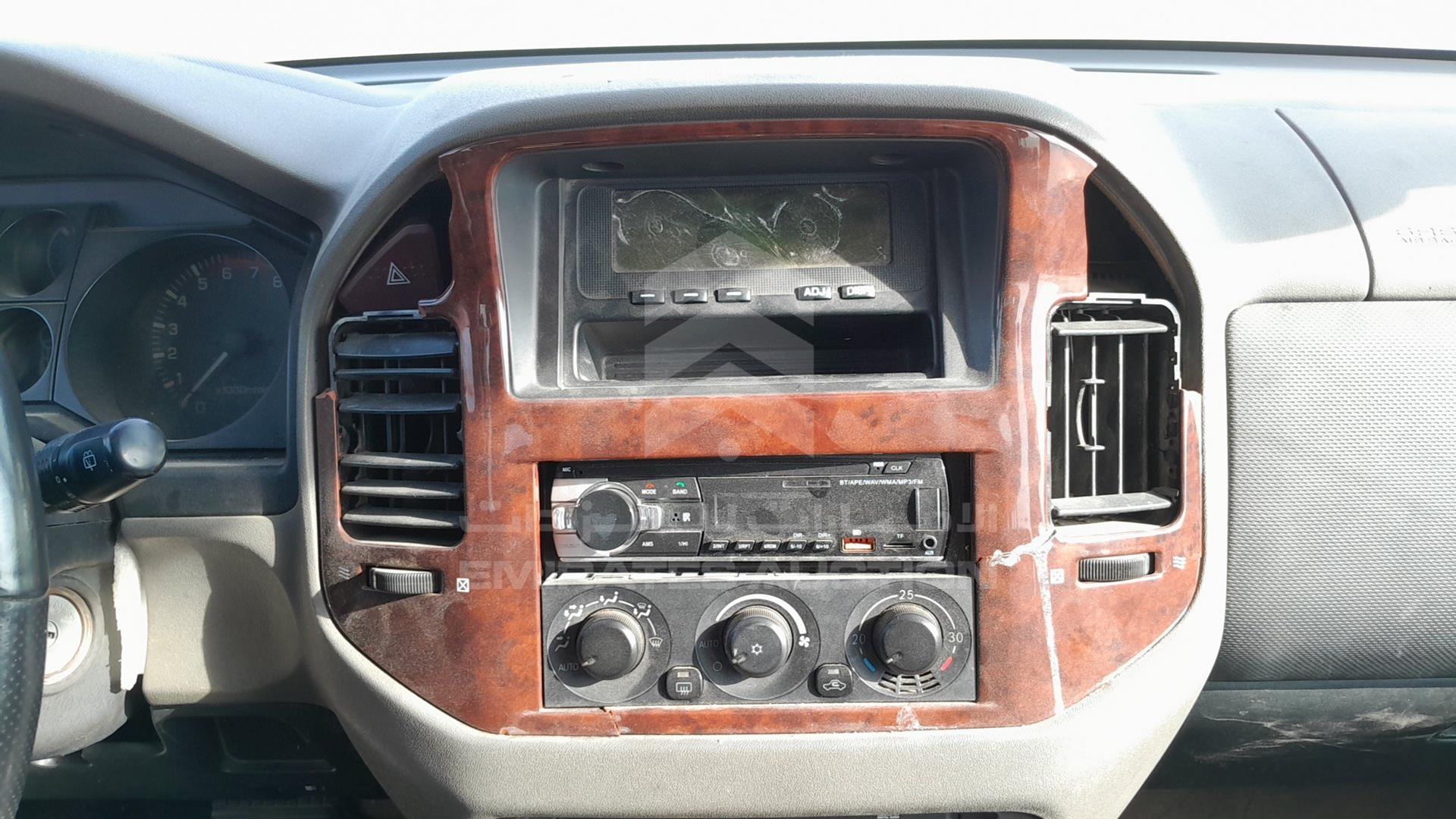 2004 MITSUBISHI PAJERO VIN: JMYLRV73W4J704652