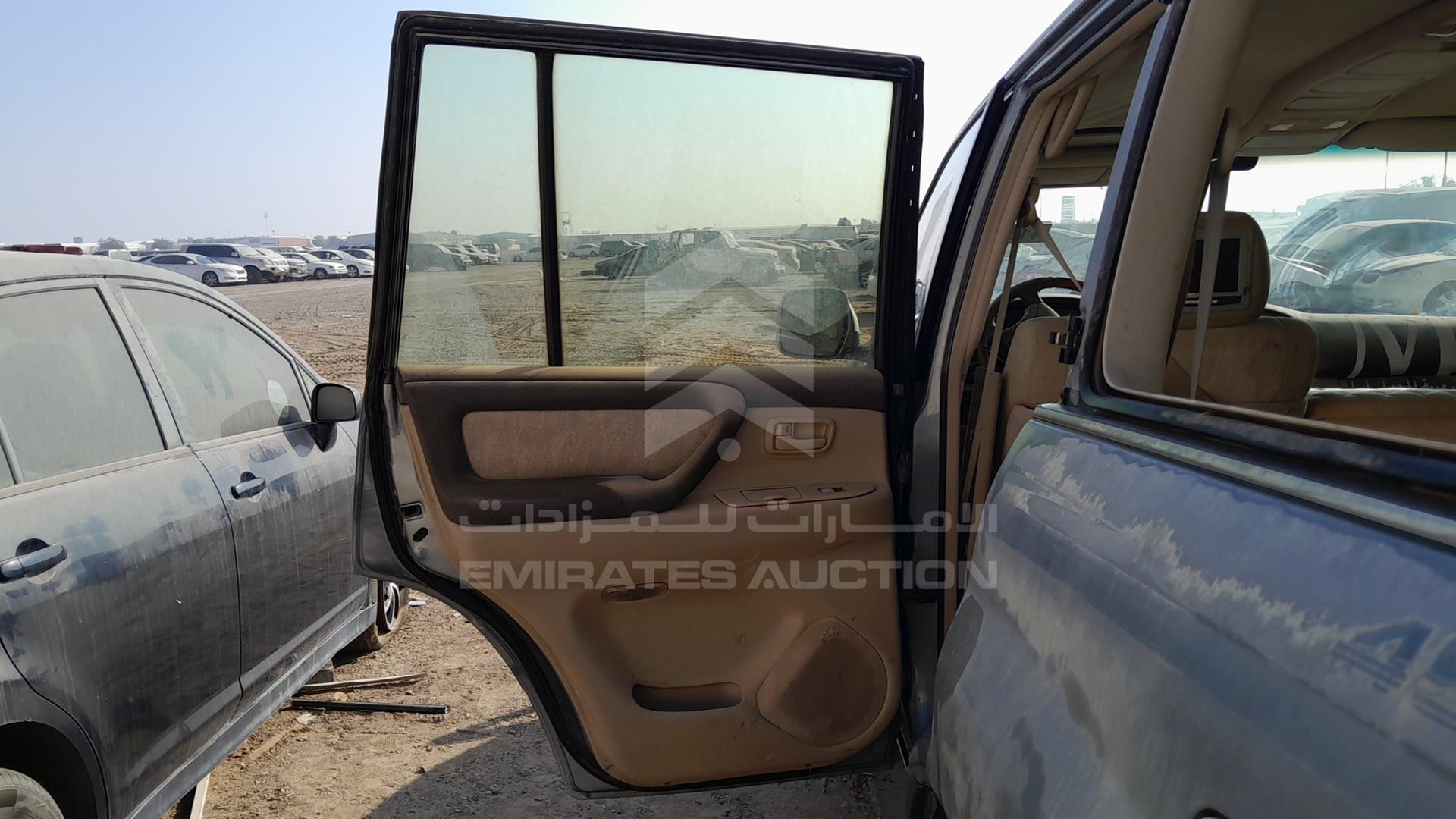 2005 TOYOTA LAND CRUISER VIN: JTEHT05J552074064