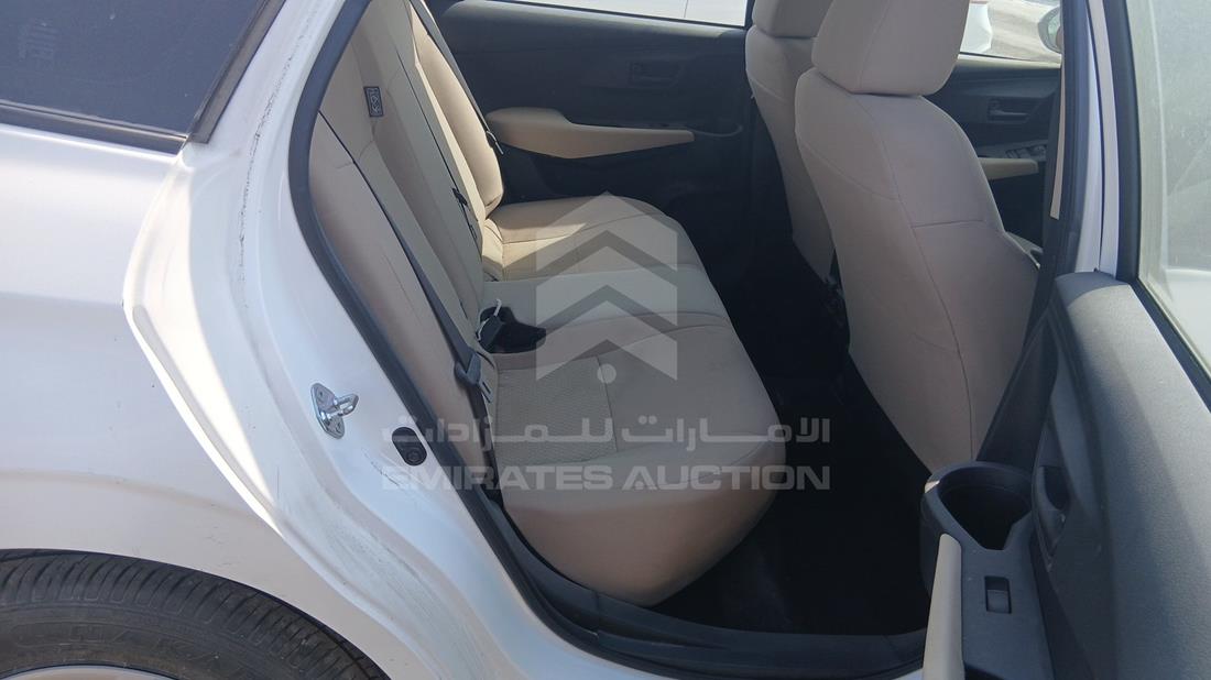 تويوتا ياريس 2023 — زاوية الراكب الخلفي اليمنى — صورة 22