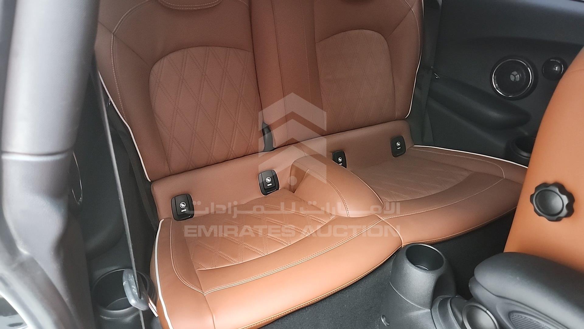 2021 MINI COOPER S VIN: WMWXR5A0XM2N20164