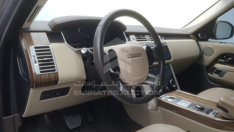 SALGA2BV6JA380966 Auction: EmiratesAuction Lot: 405807 SALGA2BV6JA380966 Range Rover Vogue SE 2018 BLUE Photo 18