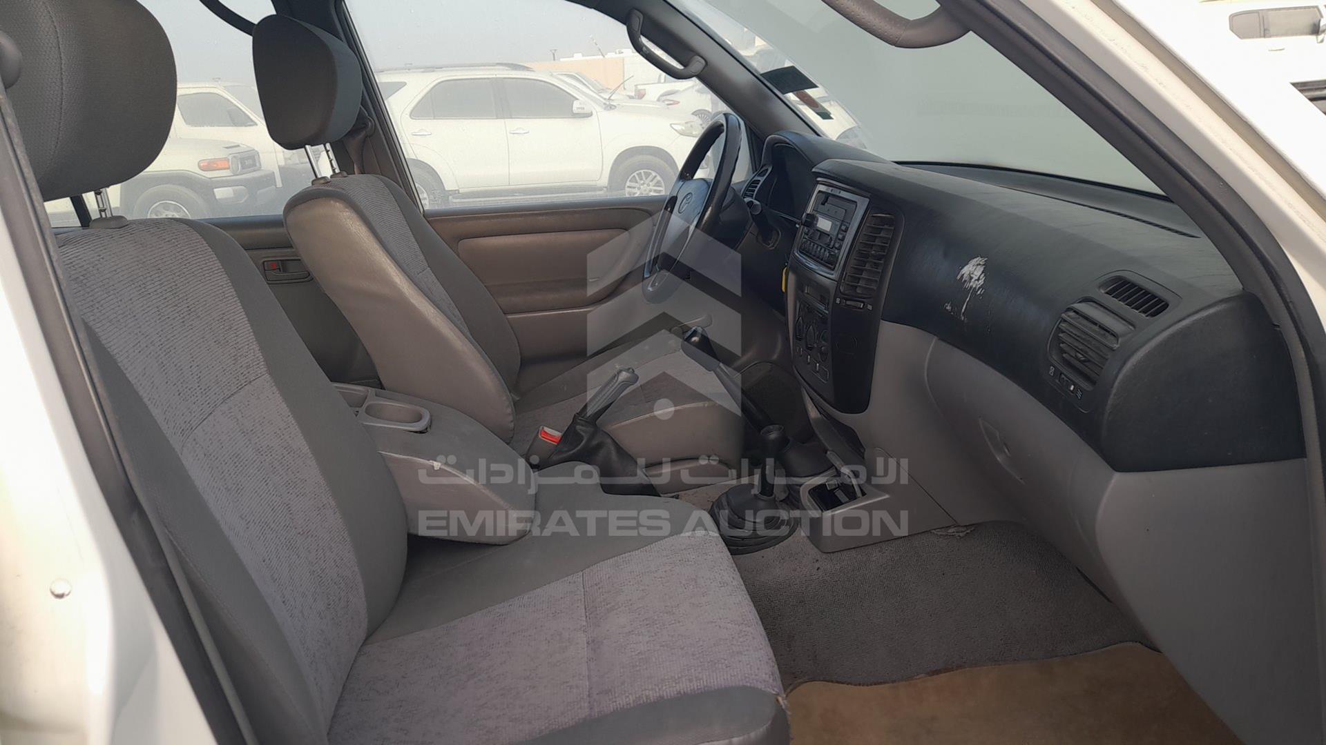 2007 TOYOTA LAND CRUISER VIN: JTGHJ01J273011004